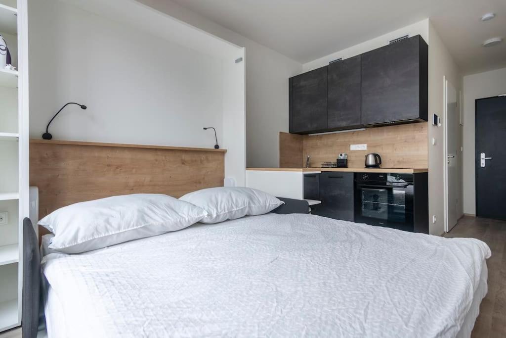 Tiny Flat, 1gb Wifi, Smart Tv, Air Condition *
